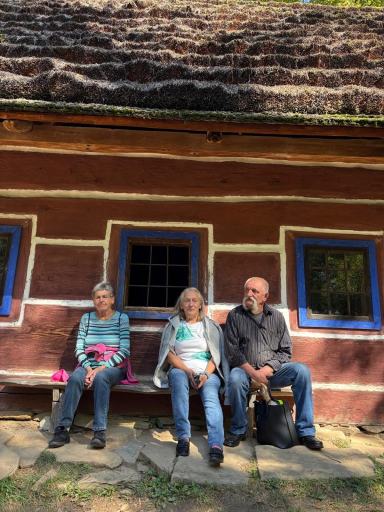 grupa Seniorów na wycieczce w Bieszczadach