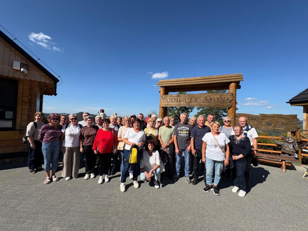 grupa Seniorów na wycieczce w Bieszczadach