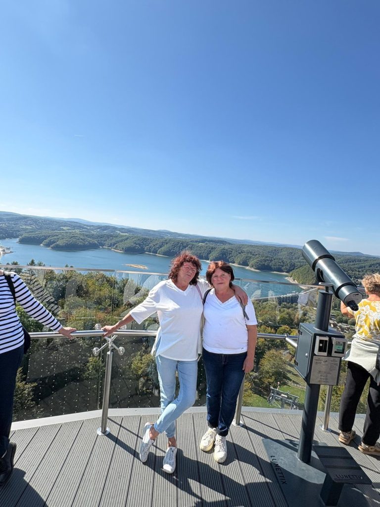 seniorzy na wycieczce w Bieszczadach