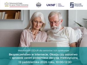Dwoje seniorów przed laptopem